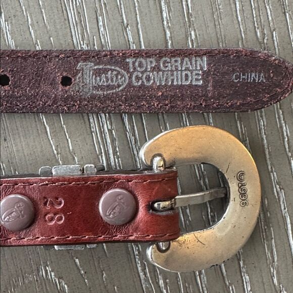 Justin Boots VNTG 1996 Brown Leather Belt Silver Buckle Conchos Western Size 28 - Picture 3 of 16